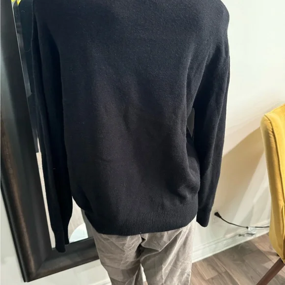 Fun sweater - Picture 3 of 6